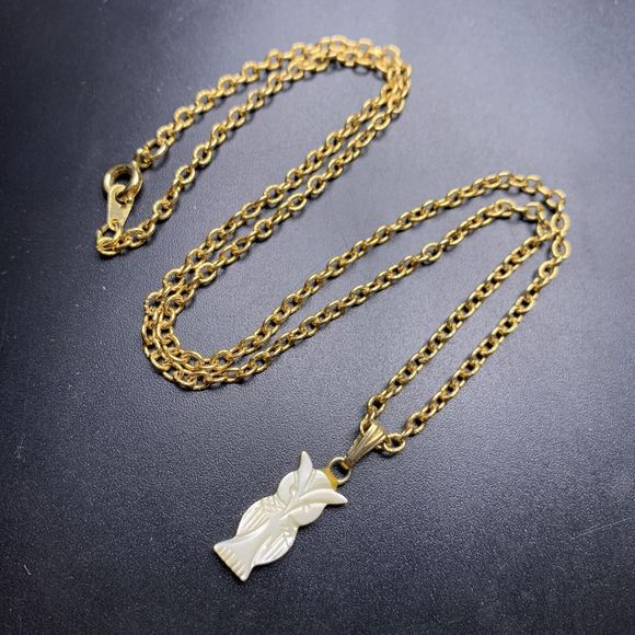 Dainty Mother Of Pearl Owl Pendant Necklace Small Tiny Carved Gold Tone Vintage - Picture 1 of 7